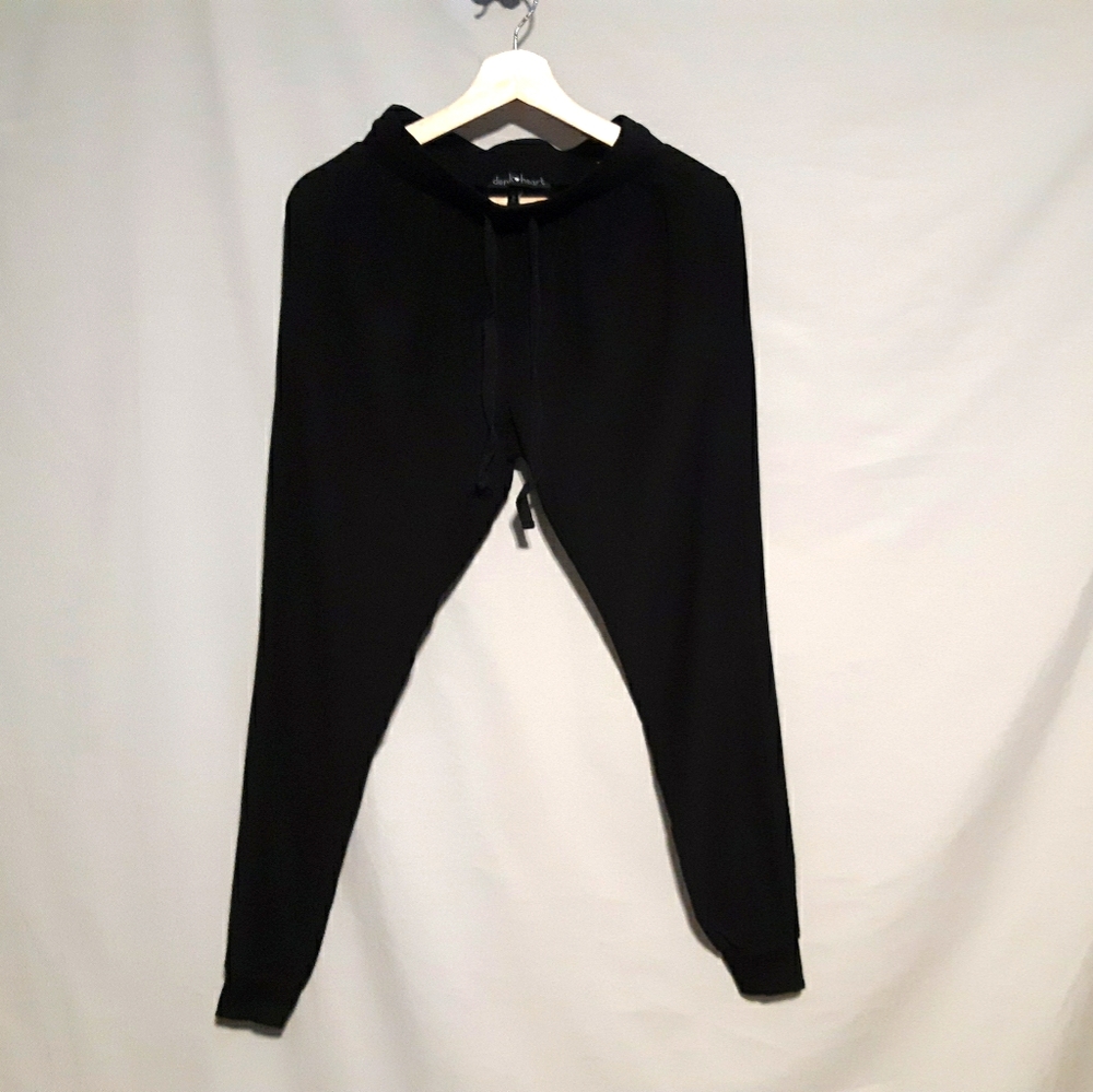 Derek Heart | Black joggers